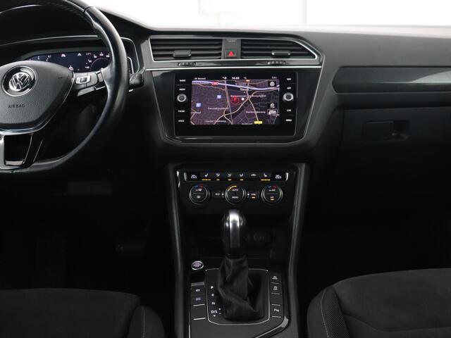 Volkswagen TIGUAN 1.5 TSI R Line | Panoramadak | Stoelverwarming | Dynaudio | Keyless | Trekhaak | Camera | Adaptief LED | Carplay | Navigatie | Massage | Parkeerhulp | Adaptive cruise