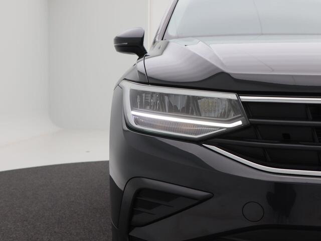 Volkswagen TIGUAN 1.4 TSi 245 Pk eHybrid Automaat Life | Adaptive Cruise | Camera | CarPlay | Climate | 18 Inch | Privacy Glass | 54.682 KM!!