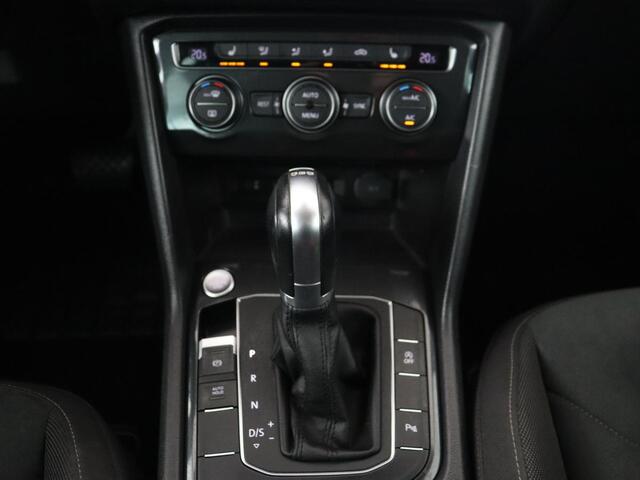 Volkswagen TIGUAN 1.4 TSI Highline | Stoelverwarming | Carplay | Adaptief LED | Virtual Cockpit | Navigatie | Adaptive cruise | Parkeerhulp | Climate control