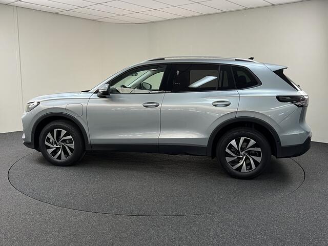 Volkswagen TIGUAN 1.5 eHybrid 204PK Edition NIEUW !!!!!!!!!! RIJKLAAR HUD / stoel en stuurverw. / panorama schuifdak / keyless start , entry / camera