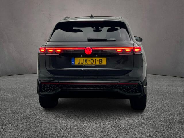Volkswagen TIGUAN R-Line Edition 1.5 TSI eHybrid 204pk DSG Automaat Trekhaak, Black Style, Panoramadak, Adaptive cruise control, Navigatie, 360 camera, Achteruitrijcamera