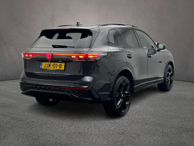 Volkswagen TIGUAN R-Line Edition 1.5 TSI eHybrid 204pk DSG Automaat Trekhaak, Black Style, Panoramadak, Adaptive cruise control, Navigatie, 360 camera, Achteruitrijcamera