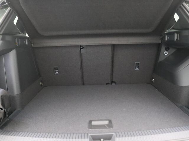 Volkswagen TIGUAN 1.5 eHybrid R-Line Edition 272PK DSG Pano-Schuifdak, Black Style, Achteruitrijcamera, Trekhaak, 20" LM Velgen, Keyless, Side Assist, Navi via Apple Carplay/Android Auto, Stoel-Stuurverwarming