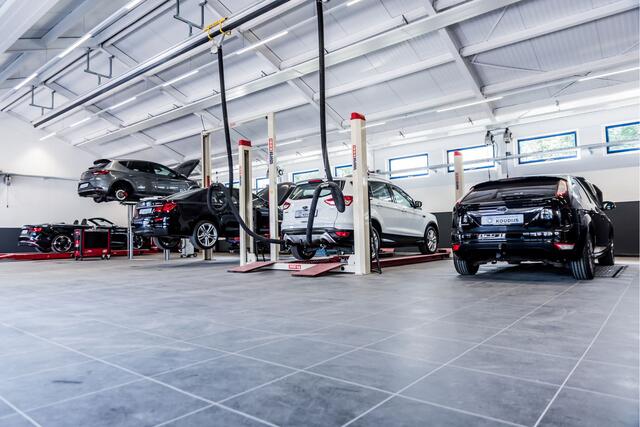 Volkswagen TIGUAN Allspace 1.5 TSI R-Line Business+ (NL-Auto / Elek. Trekhaak / Matrix / Camera / ACC)