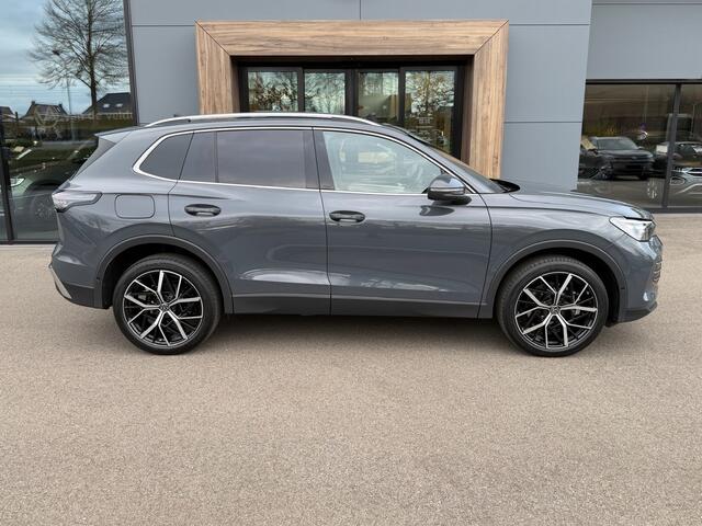 Volkswagen TIGUAN 1.5 eHybrid Elegance | Panoramadak | Head-up | 20 inch | Trekhaak | 360 camera | Rijklaar incl. garantie