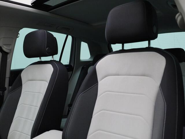 Volkswagen TIGUAN 1.4TSIeHybrid 180kW/245PK Elegance DSG · Panoramadak · Camera + Parkeersensoren · Navigatie