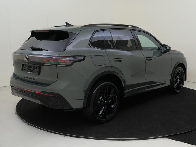 Volkswagen TIGUAN R-Line Edition - eHybrid | 'App-Connect' draadloze smartphone integratie | Automatische afstandsregeling (Adaptive Cruise Control) | Digital Cockpit Pro (26 cm)