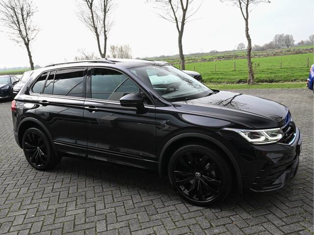 Volkswagen TIGUAN 1.4TSI E-Hybrid 245pk R-Line Pano Head-Up IQ-light 20-Inch Tr-haak Camera