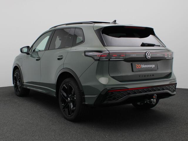 Volkswagen TIGUAN 1.5 eHybrid R-Line Edition Pano-Schuifdak, 20" LM Velgen, Trekhaak, Black Style, Navi via Apple Carplay/Android Auto, Keyless, Side Assist, Achteruitrijcamera