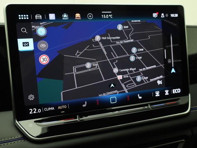 Volkswagen TIGUAN 1.5eHybrid 200kW/272PK R-Line Black Style DSG · Panoramadak · Trekhaak · Apple/Android · Garantie t/m 10-06-2030 of 100000km.