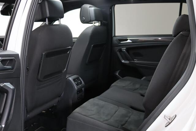 Volkswagen TIGUAN Allspace 1.5 TSI R-line 7-Persoons Trekhaak, Panorama dak, ACC, Virtual Cockpit, Apple Carplay/Android Auto, Alcantara