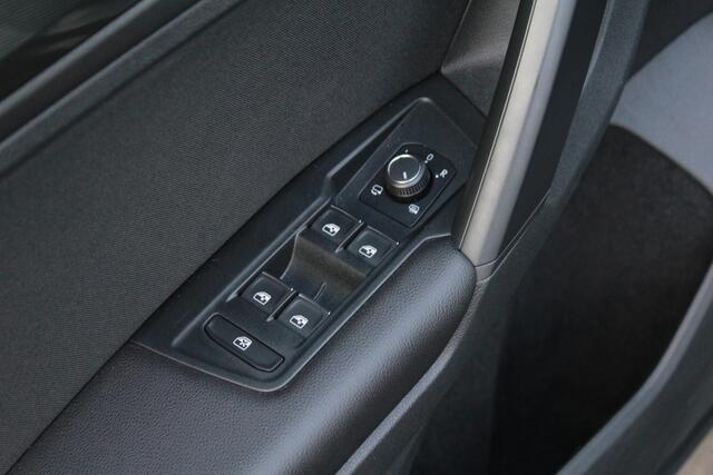 Volkswagen TIGUAN 1.5 TSI ACT Highline Business R | Pano | Trekhaak | Automaat |