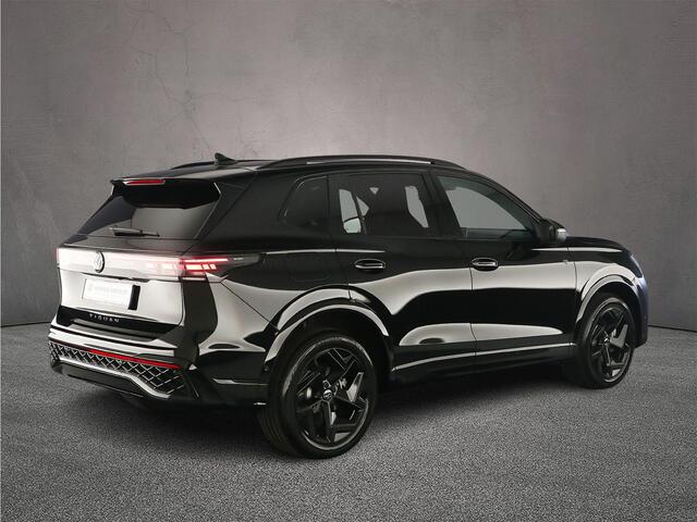 Volkswagen TIGUAN R-Line Edition 1.5 TSI eHybrid 272pk DSG Automaat Black Style, Trekhaak, Panoramadak, Adaptive cruise control, Achteruitrijcamera