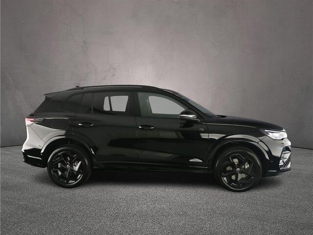 Volkswagen TIGUAN R-Line Edition 1.5 TSI eHybrid 272pk DSG Automaat Black Style, Trekhaak, Panoramadak, Adaptive cruise control, Achteruitrijcamera