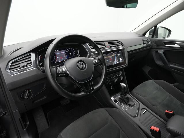 Volkswagen TIGUAN 2.0 TDI 150 pk DSG R-Line | Panoramadak | Trekhaak | Navigatie Discover Pro | Stuur-/achterbankverwarming | Achteruitrijcamera