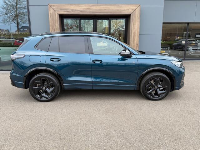 Volkswagen TIGUAN 1.5 eHybrid R-Line | Black line | 360 Camera | Trekhaak | Dode hoek | IQ light | Elek. klep | Rijklaar incl. garantie