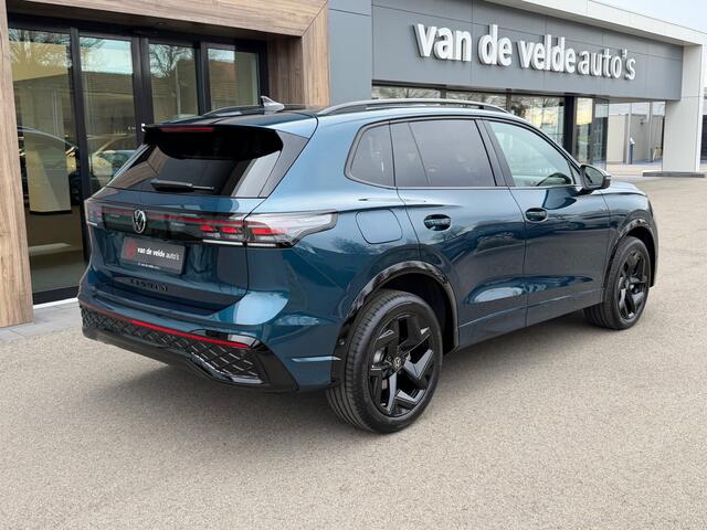 Volkswagen TIGUAN 1.5 eHybrid R-Line | Black line | 360 Camera | Trekhaak | Dode hoek | IQ light | Elek. klep | Rijklaar incl. garantie