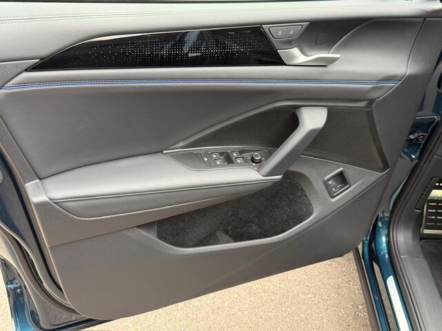 Volkswagen TIGUAN 1.5 eHybrid R-Line | Black line | 360 Camera | Trekhaak | Dode hoek | IQ light | Elek. klep | Rijklaar incl. garantie