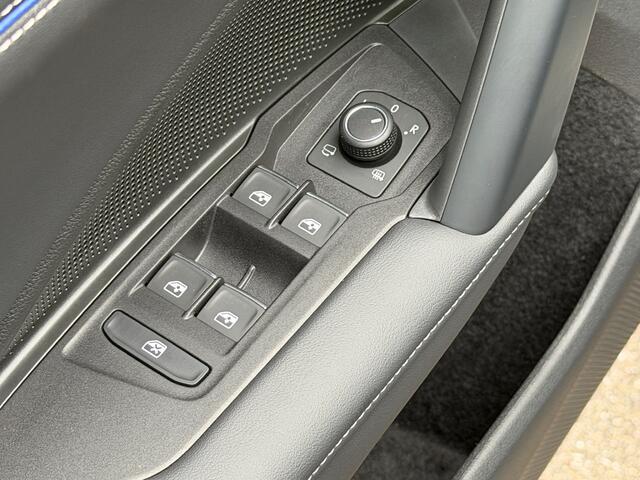 Volkswagen TIGUAN 1.5 eHybrid R-Line | Black line | 360 Camera | Trekhaak | Dode hoek | IQ light | Elek. klep | Rijklaar incl. garantie