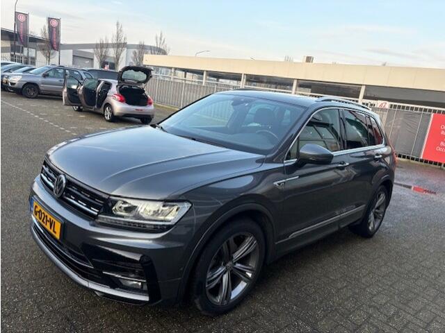 Volkswagen TIGUAN 1.5 TSI ACT Highline Business R 2 EIGENAAR * DEALERONDERHOUDEN * AUTOMAAT *NAVI* PANO* CRUISE *XENON* ENZ*