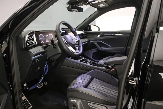 Volkswagen TIGUAN R-Line Edition 1.5 TSI eHybrid 272pk DSG Automaat Trekhaak, Panoramadak, Navigatie, Adaptive cruise control, Achteruitrijcamera, Elektrische achterklep
