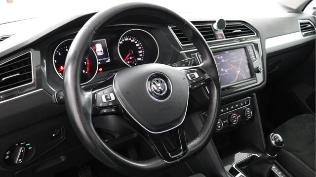 Volkswagen TIGUAN 1.4 TSI ACT Connected Series, Orig.NL | Panorama | Navi | Cruise | Camera | Stoelverw.| Massagestoelen - RIJKLAAR