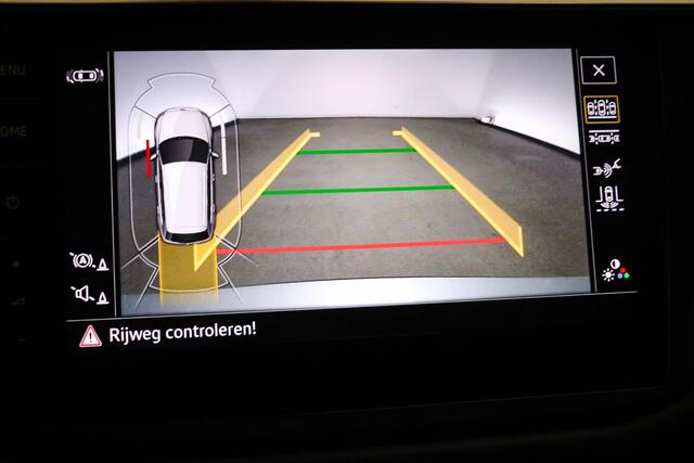 Volkswagen TIGUAN Allspace 1.5 TSI R-Line Business+ 7p. | PANORAMADAK | MATRIX LED | HEAD UP | STUURVERWARMING | CAMERA