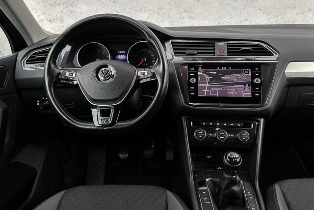 Volkswagen TIGUAN 1.4 TSI ACT Comfortline Business R | Trekhaak | Adaptieve cruise control | Stoelverwarming