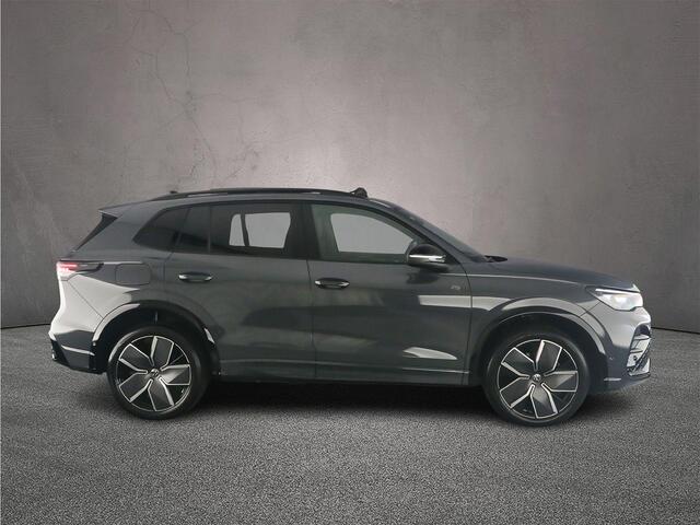 Volkswagen TIGUAN R-Line Edition 1.5 TSI eHybrid 272pk DSG Automaat Trekhaak, Panoramadak, Black Style, Adaptive cruise control, Elektrische achterklep, Achteruitrijcamera