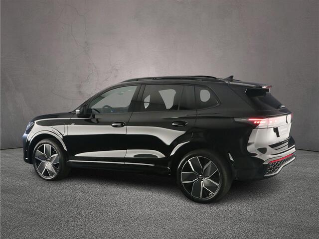 Volkswagen TIGUAN R-Line Edition 1.5 TSI eHybrid 272pk DSG Automaat Trekhaak, Black Style, Panoramadak, Navigatie, Adaptive cruise control, Achteruitrijcamera