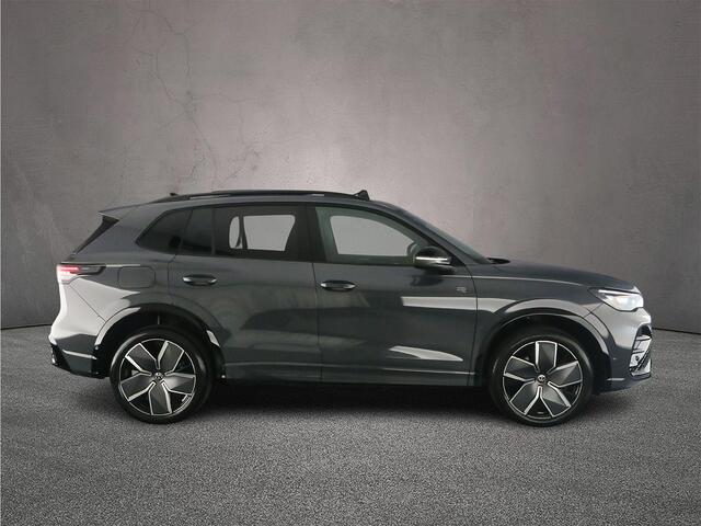 Volkswagen TIGUAN R-Line Edition 1.5 TSI eHybrid 272pk DSG Automaat Trekhaak, Panoramadak, Navigatie, Adaptive cruise control, Elektrische achterklep, Black Style, Achteruitrijcamera
