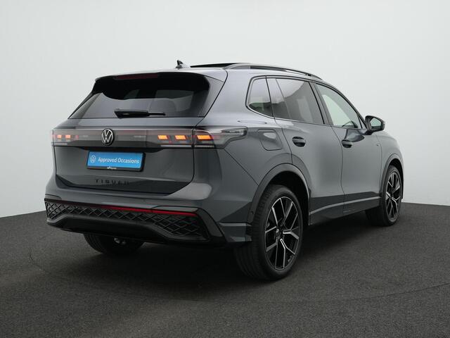 Volkswagen TIGUAN 1.5 eHybrid 272 pk DSG R-Line Edition | Panoramadak | Trekhaak | Adaptief onderstel | Rondomzicht camera | Stuur-/achterbankverwarming