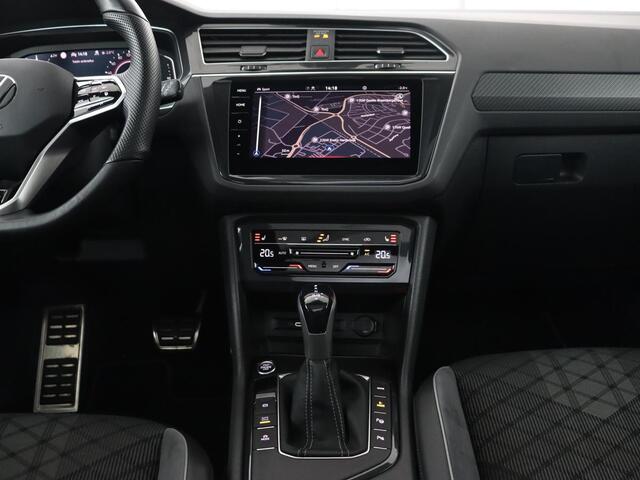 Volkswagen TIGUAN 1.4 TSI eHybrid R Line | Panoramadak | Head-Up | Trekhaak | Stoelverwarming | Camera | Park Assist | Carplay | Matrix LED | Navigatie | Stuurverwarming | PHEV | Plug In