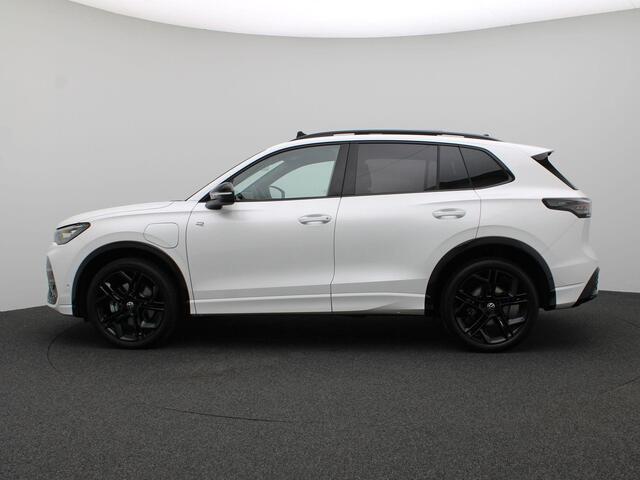 Volkswagen TIGUAN 1.5 eHybrid R-Line Edition 272PK DSG Black Style, Trekhaak, Lederen bekleding, Ventilatiestoelen, Panoramadak, York 20" LMV, Adaptive Cruise Control, Side Assist, Keyless