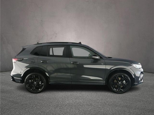 Volkswagen TIGUAN R-Line Edition 1.5 TSI eHybrid 272pk DSG Automaat Trekhaak, Panoramadak, Harman Kardon audio, Adaptive cruise control, Elektrische achterklep, Achteruitrijcamera