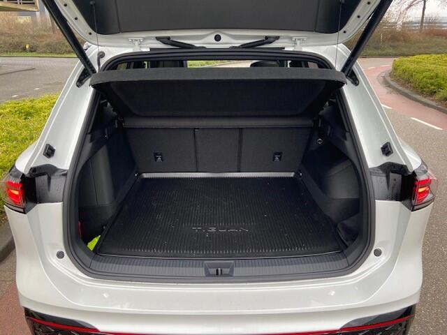 Volkswagen TIGUAN 1.5 eHybrid R-Line Edition / App connect / Panoramadak / Leder interieur / Trekhaak / R-Line