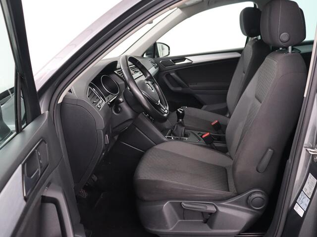 Volkswagen TIGUAN 1.4 TSI Comfortline Business | Trekhaak | Camera | Full LED | Adaptive cruise | Park Assist | Carplay | Navigatie | Climate control | Bluetooth