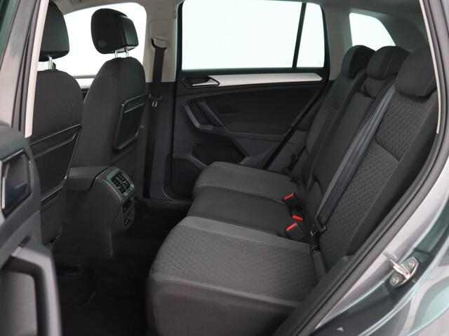 Volkswagen TIGUAN 1.4 TSI Comfortline Business | Trekhaak | Camera | Full LED | Adaptive cruise | Park Assist | Carplay | Navigatie | Climate control | Bluetooth