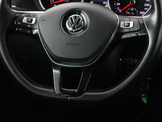 Volkswagen TIGUAN 1.4 TSI Comfortline Business | Trekhaak | Camera | Full LED | Adaptive cruise | Park Assist | Carplay | Navigatie | Climate control | Bluetooth