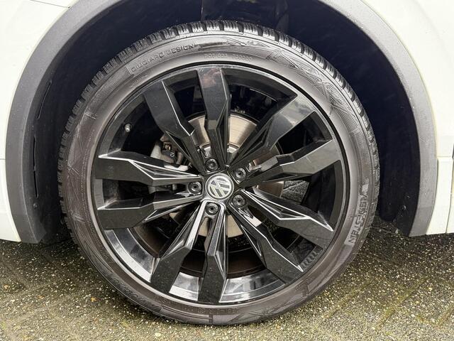 Volkswagen TIGUAN 1.5 TSI R-Line | Panoramadak | Adaptive Cruise Control | Camera | Digitale Dashboard | Elektrische Trekhaak |