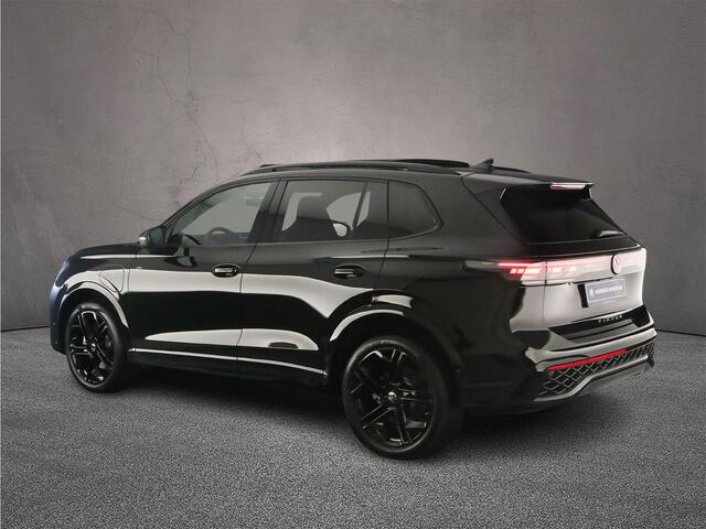 Volkswagen TIGUAN R-Line Edition 1.5 TSI eHybrid 272pk DSG Automaat Trekhaak, Harman Kardon audio, Panoramadak, Black Style, Navigatie, 360 camera, Adaptive cruise control