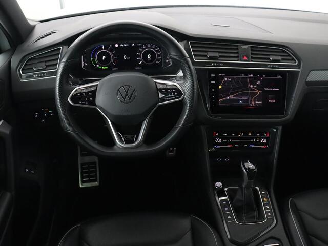 Volkswagen TIGUAN 1.4 TSI eHybrid R Line | Panoramadak | Leder | Stoelverwarming | Trekhaak | 360 Camera | Adaptive cruise | Carplay | Matrix LED | Navigatie | Achterbankverwarming | PHEV | Plug In