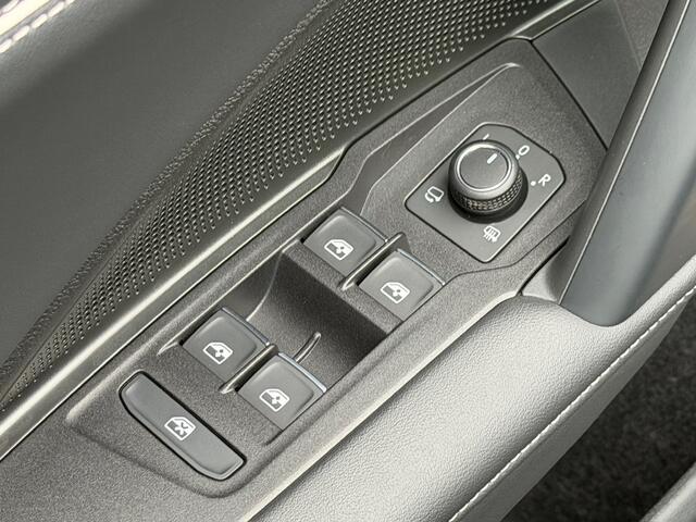 Volkswagen TIGUAN 1.5 eHybrid Elegance 204pk | Trekhaak | Dode hoek | Elek. klep | incl. verlengde garantie