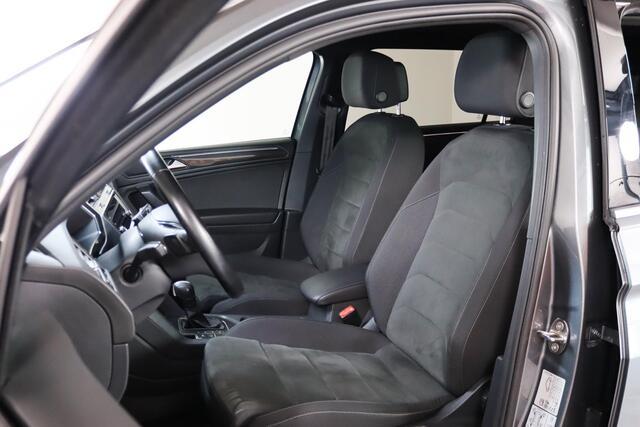 Volkswagen TIGUAN Allspace 1.5 TSI Highline R-Line 7-Persoons Panoramadak, Led, Massage, Elek. Trekhaak, Camera, Apple Carplay/Android Auto