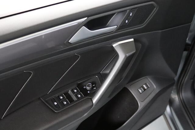 Volkswagen TIGUAN Allspace 1.5 TSI 2x R-line Blackstyle 7-Persoons Panoramadak, Head-up Display, ACC, Apple CarPlay/Android Auto,