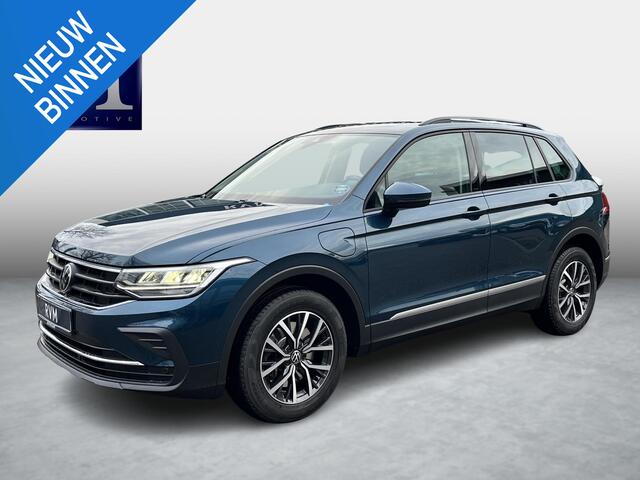 Volkswagen TIGUAN 1.4 eHybrid OPF DSG Life 24.000KM!!| SUPER COMPLETE AUTO| DIG. DASH| STOEL + STUURVERWARMING| CARPLAY | NET ONDERHOUD GEHAD, RIJKLAAR INCL 12 MND. BOVAG GARANTIE|