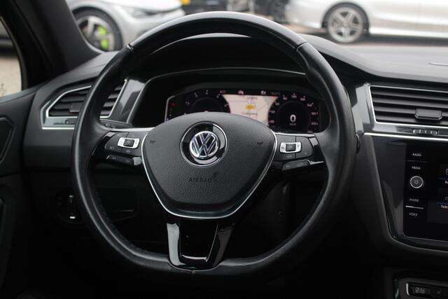 Volkswagen TIGUAN Allspace 1.5 TSI Highline Business R / Trekhaak / Camera / Navigatie / Keyless / 19'' / Stoelverwarming / DAB / ACC