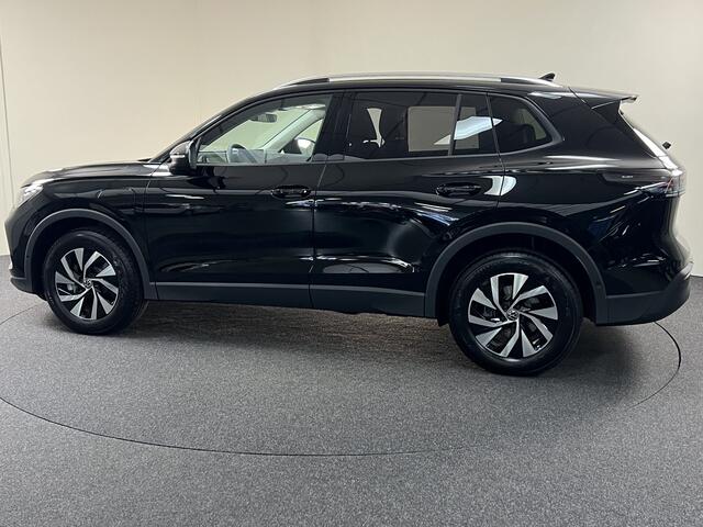 Volkswagen TIGUAN 1.5 eHybrid 204PK Edition NIEUW !!!!!!!!!! RIJKLAAR HUD / stoel en stuurverw. / panorama schuifdak / keyless start , entry / camera