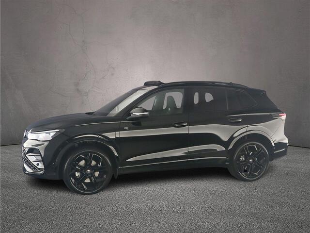 Volkswagen TIGUAN R-Line Edition 1.5 TSI eHybrid 272pk DSG Automaat Trekhaak, Panoramadak, Adaptive cruise control, 360 camera, Achteruitrijcamera