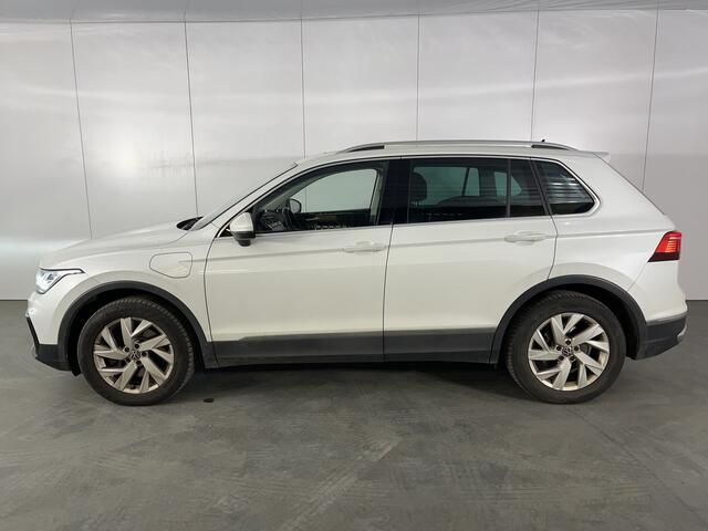 Volkswagen TIGUAN 1.4 TSI eHybrid Elegance / AUTOMAAT/ 245 PK/ PANO/ TREKHAAK/ CAMERA/ PARK. SENSOREN/ ERGO ACTIVE/ IQ. LIGHT/ ADAPT. CRUISE/ STOEL-STUURVERWARM./ DIGITAL DASHBOARD/ NAVI/ CLIMA/ DAB/ 18" LMV